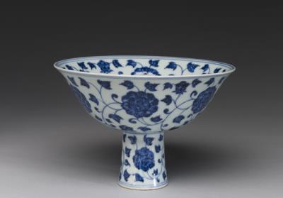 图片[2]-Stem bowl with underglaze-blue decoration of hibiscus scrolls, Hsuan-te reign (1426-1435), Ming dynasty-China Archive